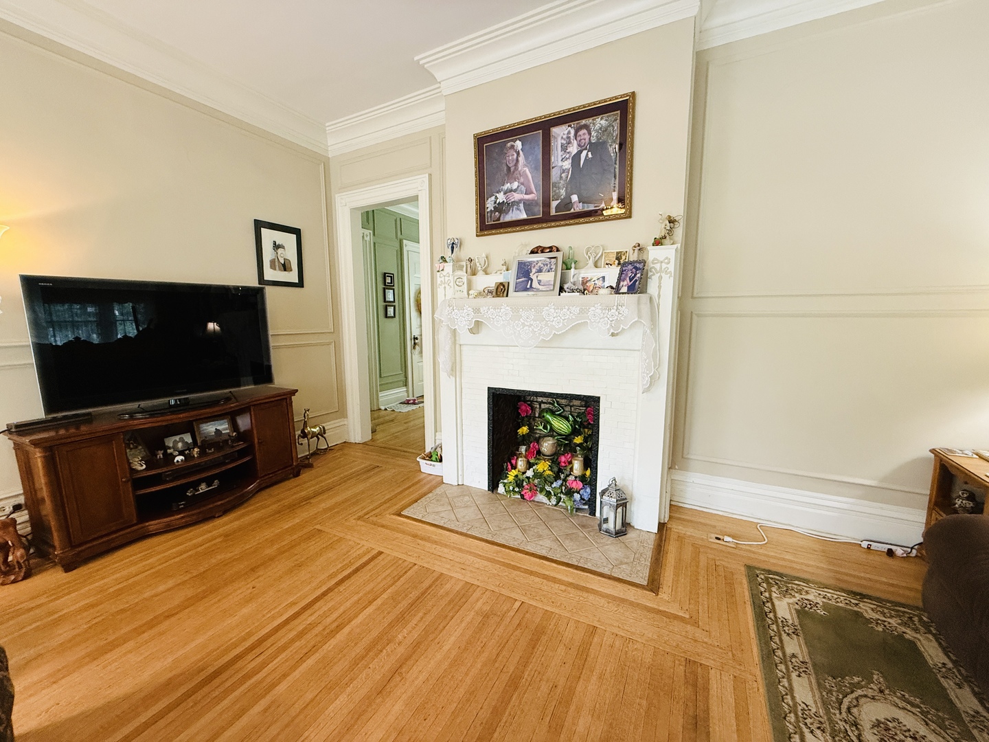 130 W WAUPANSIE Street