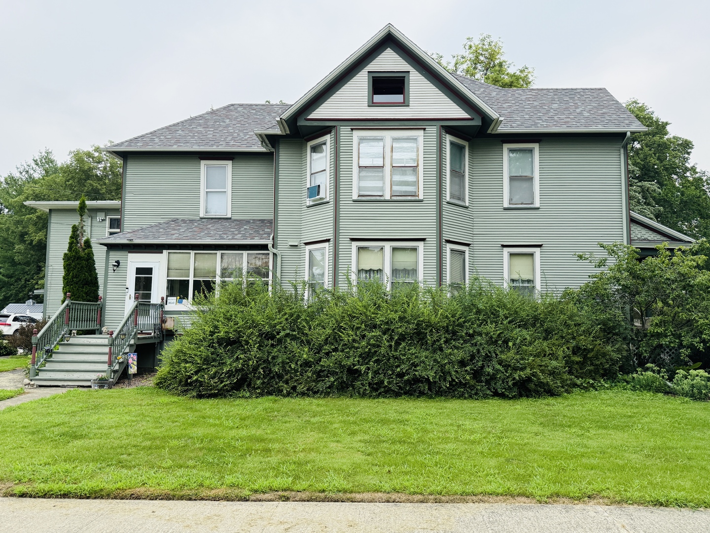 130 W WAUPANSIE Street