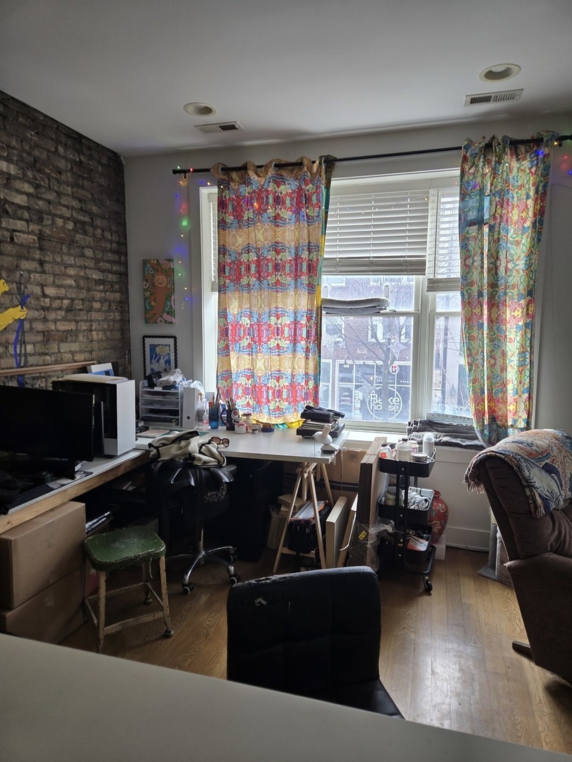 3707 N Southport Avenue 2