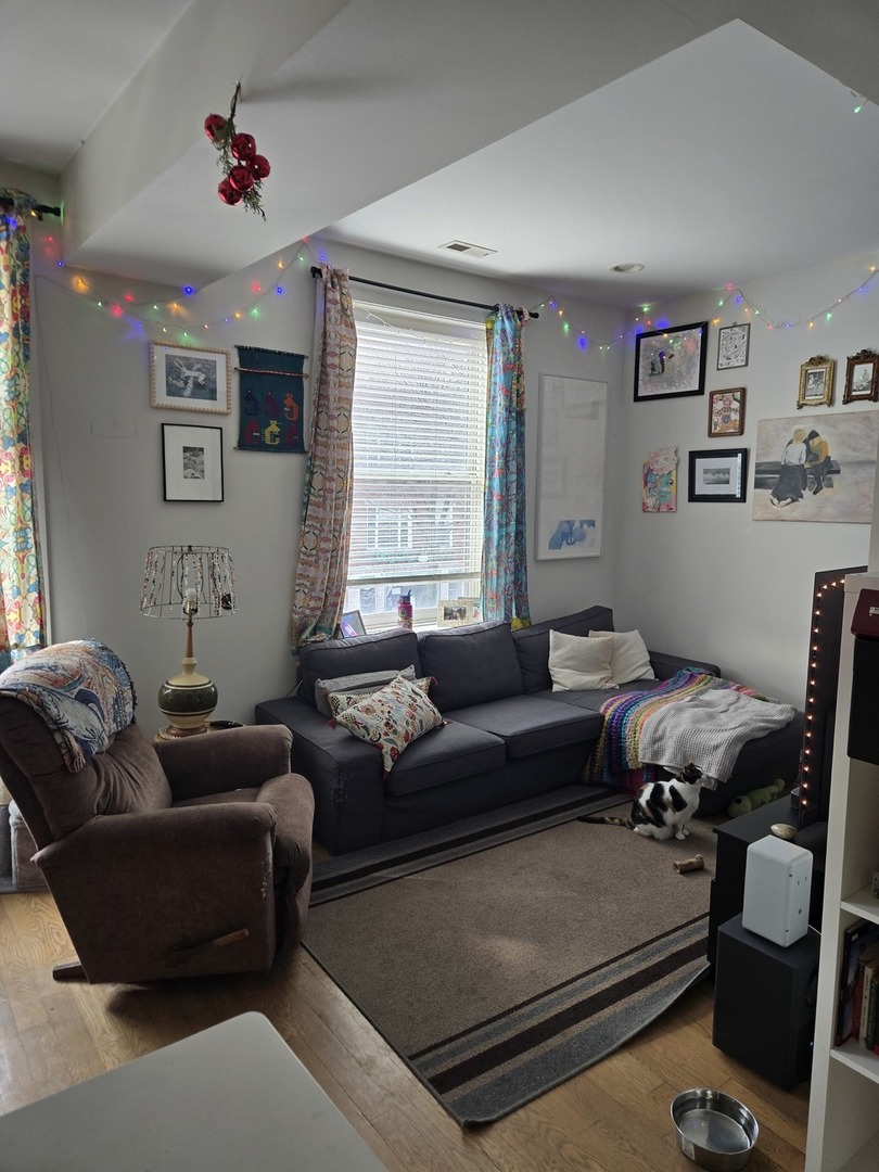 3707 N Southport Avenue 2