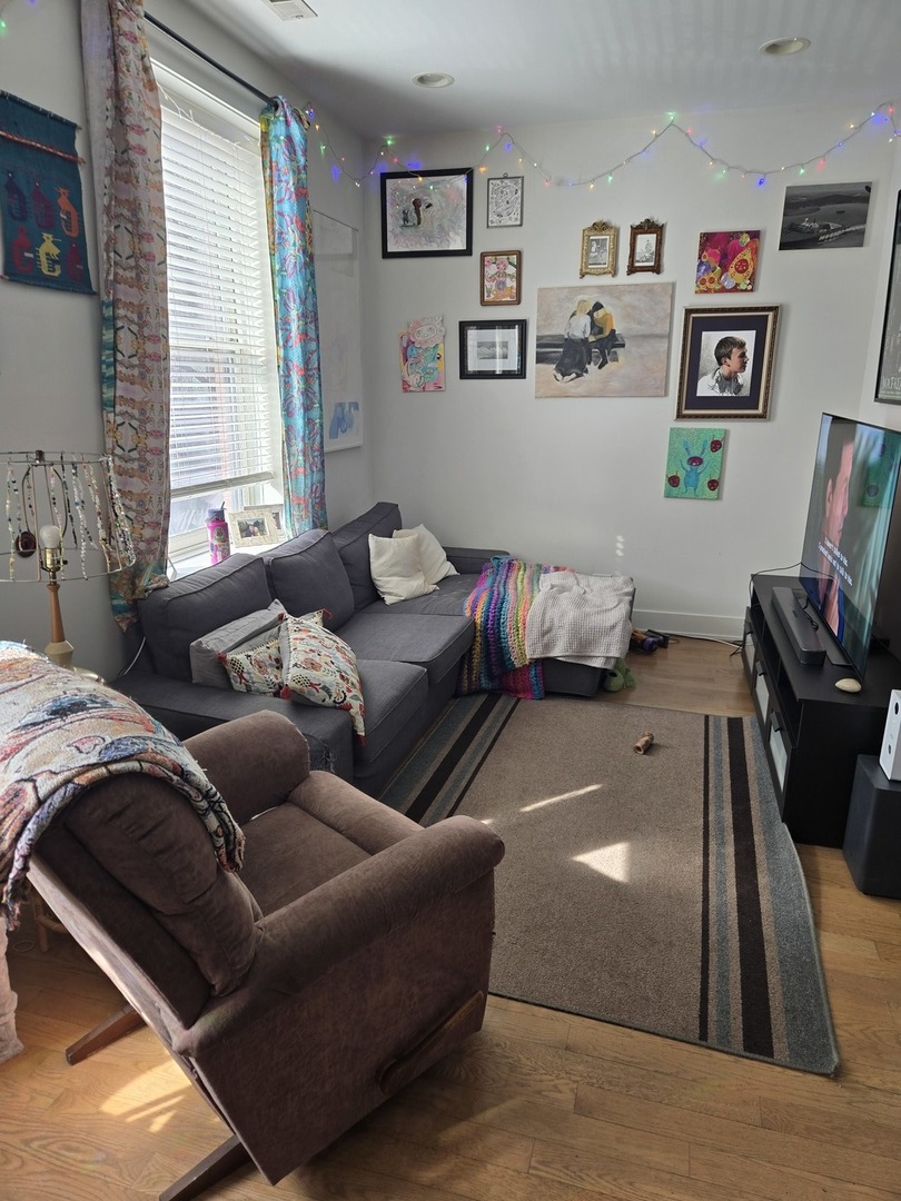 3707 N Southport Avenue 2