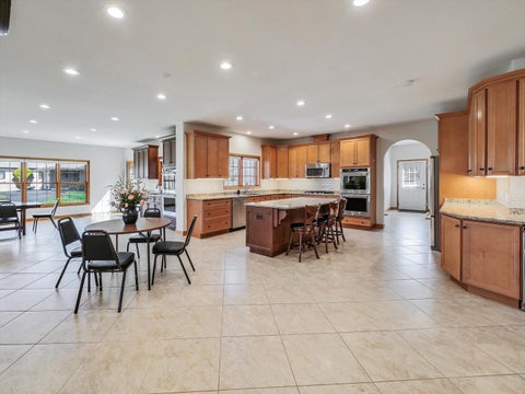Tiny photo for 500 E Sherwood Drive, Addison, IL 60101 (MLS # 12614192)