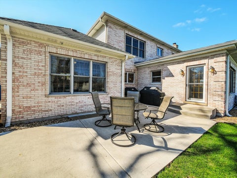Tiny photo for 500 E Sherwood Drive, Addison, IL 60101 (MLS # 12614192)