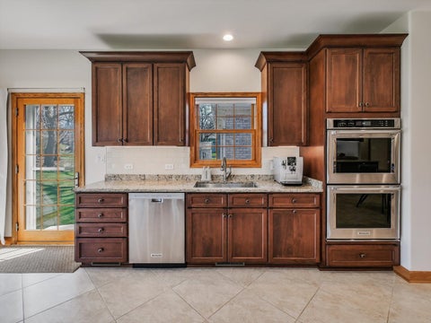 Tiny photo for 500 E Sherwood Drive, Addison, IL 60101 (MLS # 12614192)