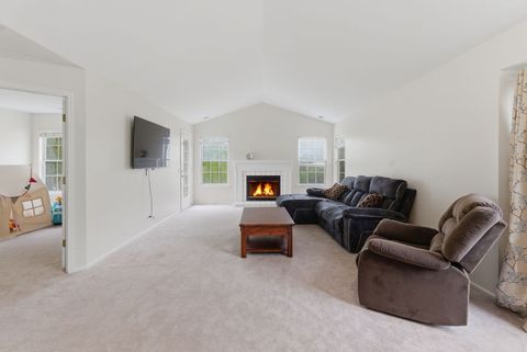 Tiny photo for 206 Glasgow Lane #B206, Schaumburg, IL 60194 (MLS # 12648059)