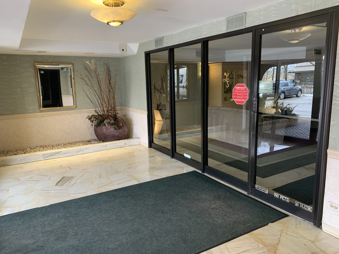 4601 W Touhy Avenue 506