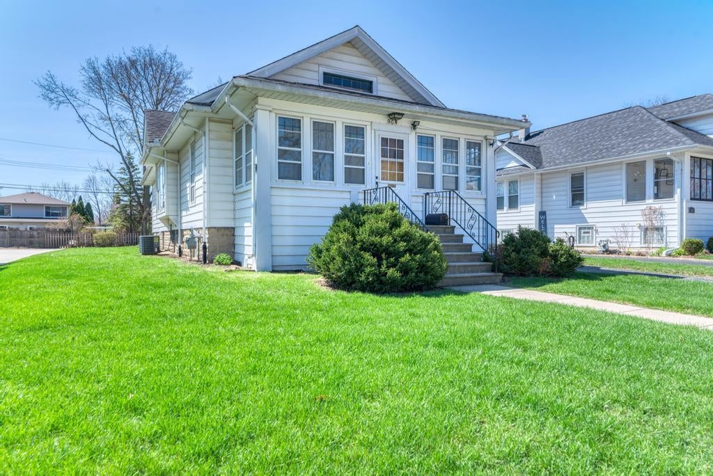 Photo 1 of 23 — 904 Caton Avenue, Joliet, IL 60435