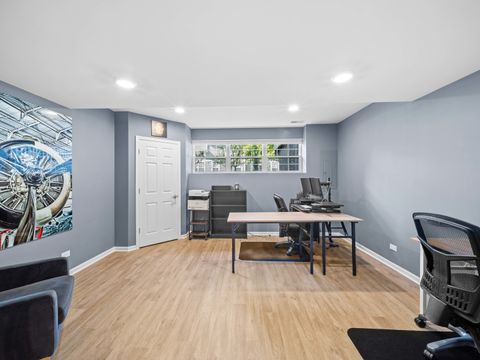 Tiny photo for 25 Wellesley Circle, Northbrook, IL 60062 (MLS # 12490409)