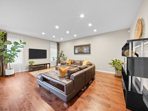 Tiny photo for 25 Wellesley Circle, Northbrook, IL 60062 (MLS # 12490409)