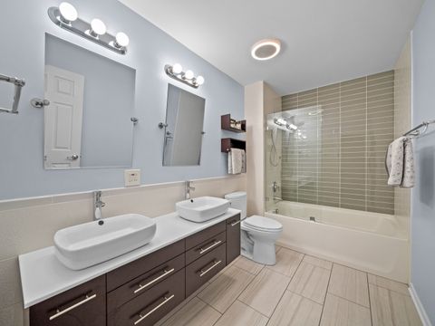 Tiny photo for 25 Wellesley Circle, Northbrook, IL 60062 (MLS # 12490409)