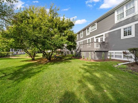 Tiny photo for 25 Wellesley Circle, Northbrook, IL 60062 (MLS # 12490409)