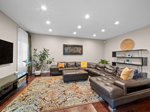 Tiny photo for 25 Wellesley Circle, Northbrook, IL 60062 (MLS # 12490409)