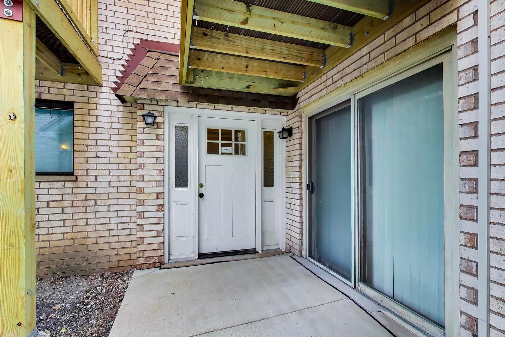 6841 N Northwest Highway 3C