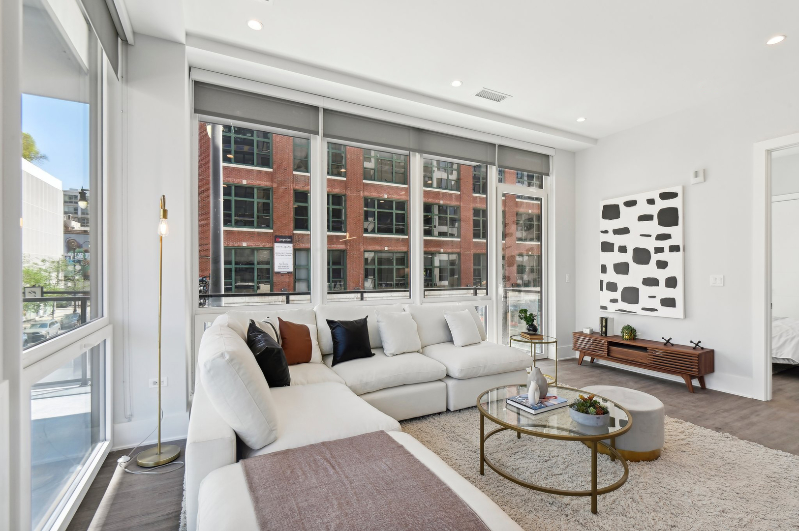 812 W Adams Street 600