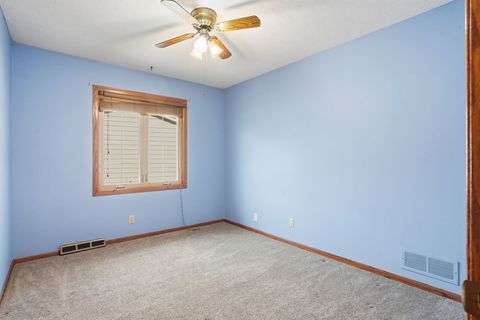 Tiny photo for 3895 Tanglefoot Court, Bettendorf, IA 52722 (MLS # 12552609)