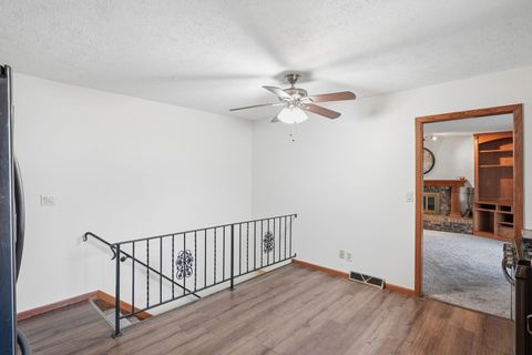 Tiny photo for 3895 Tanglefoot Court, Bettendorf, IA 52722 (MLS # 12552609)