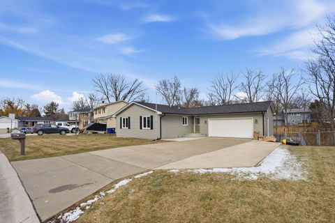 Tiny photo for 3895 Tanglefoot Court, Bettendorf, IA 52722 (MLS # 12552609)