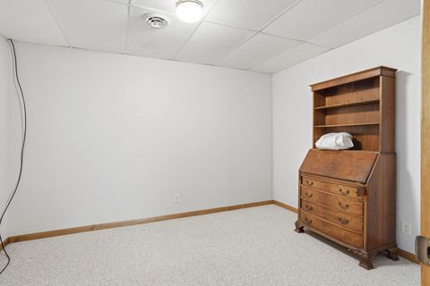 Tiny photo for 3895 Tanglefoot Court, Bettendorf, IA 52722 (MLS # 12552609)