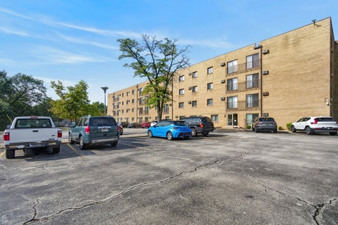 Tiny photo for 1133 S Finley Road #309, Lombard, IL 60148 (MLS # 12747418)