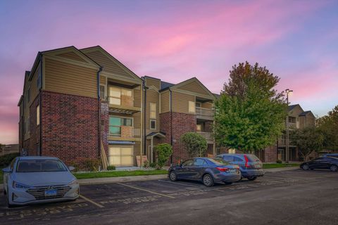Photo of 208 Glengarry Drive #304, Bloomingdale, IL 60108 (MLS # 12485859)