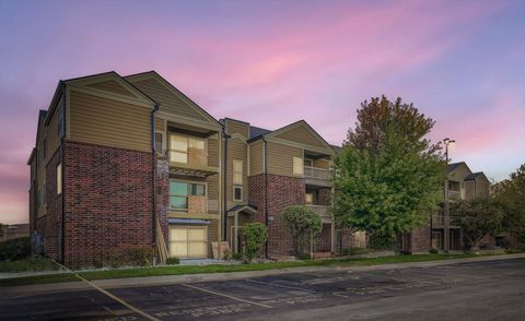 Photo of 208 Glengarry Drive #304, Bloomingdale, IL 60108 (MLS # 12485859)