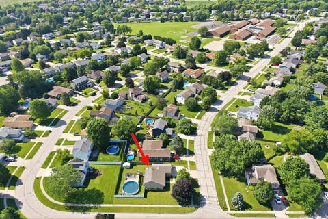 Tiny photo for 198 S Driftwood Trail, McHenry, IL 60050 (MLS # 12689157)