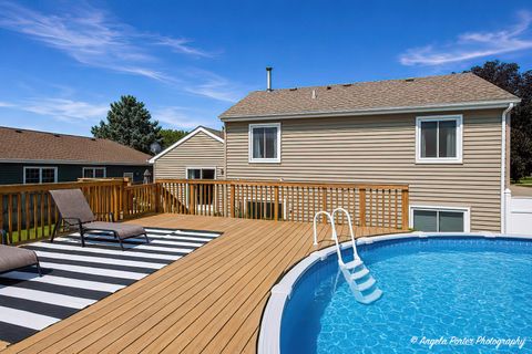 Tiny photo for 198 S Driftwood Trail, McHenry, IL 60050 (MLS # 12689157)