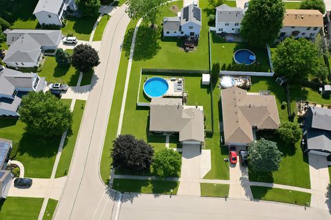 Tiny photo for 198 S Driftwood Trail, McHenry, IL 60050 (MLS # 12689157)