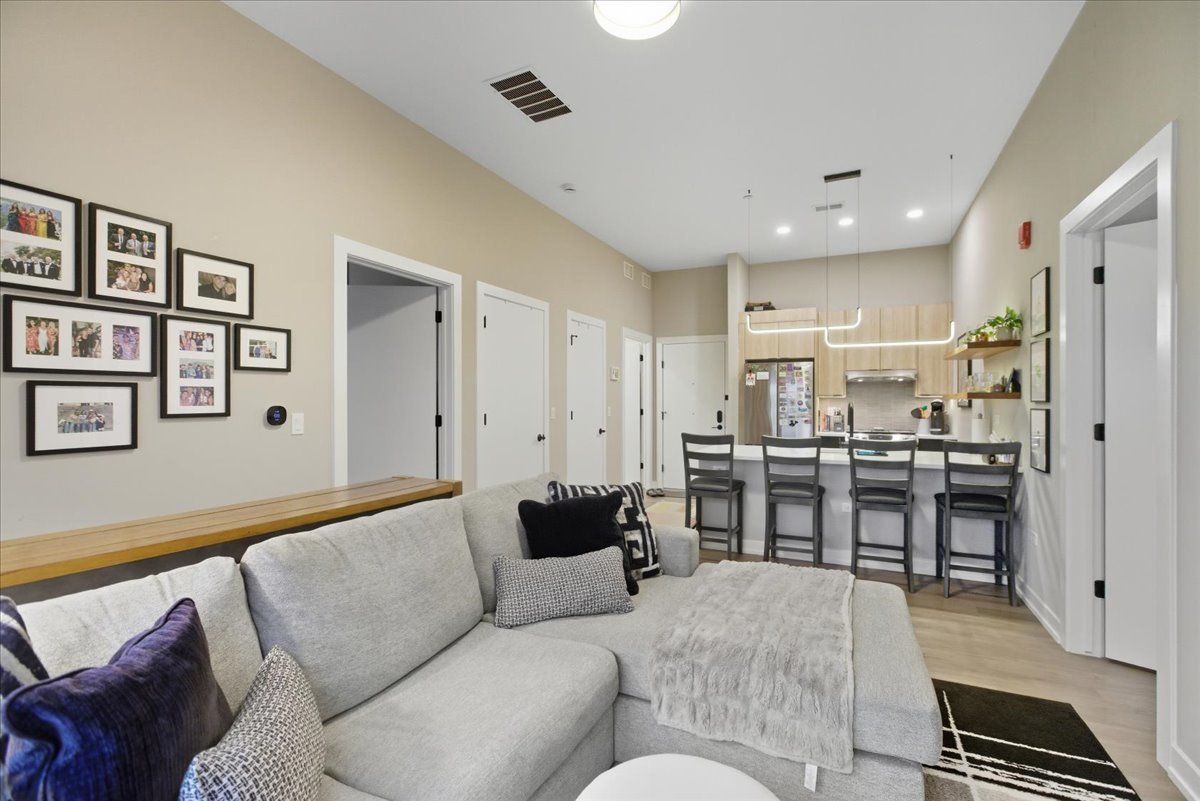 3217 N Clark Street 402