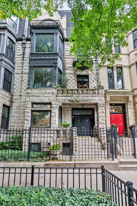 Photo of 1329 N Dearborn Street #1, Chicago, IL 60610 (MLS # 12501619)