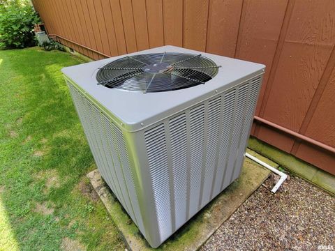 Tiny photo for 2753 N Stanford Road, Flora, IL 62839 (MLS # EB459294)