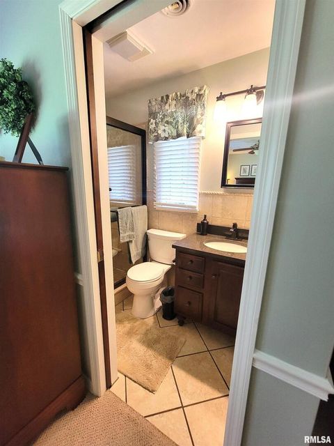 Tiny photo for 2753 N Stanford Road, Flora, IL 62839 (MLS # EB459294)