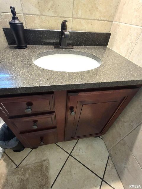 Tiny photo for 2753 N Stanford Road, Flora, IL 62839 (MLS # EB459294)