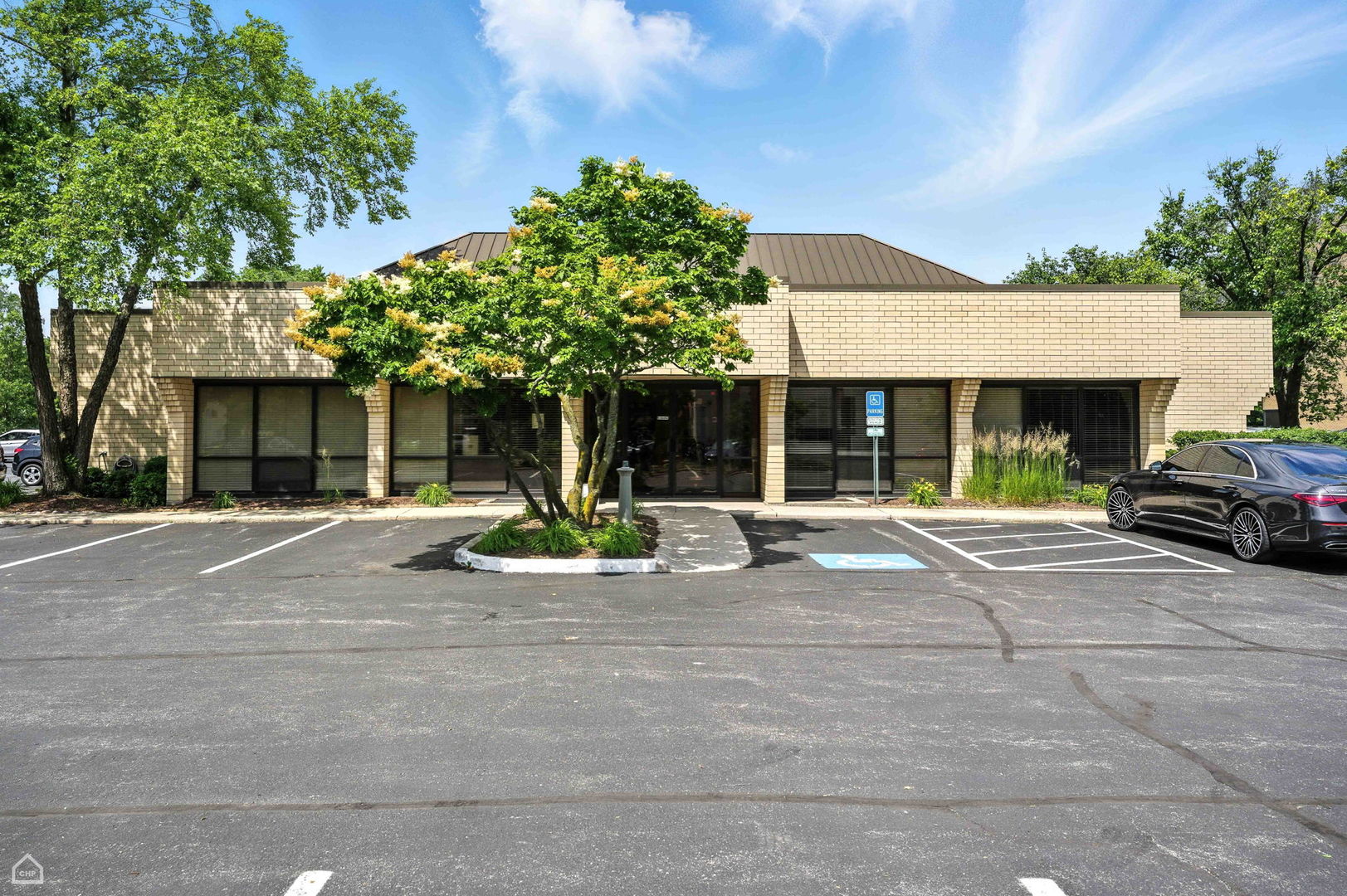 1S280 Summit Avenue A