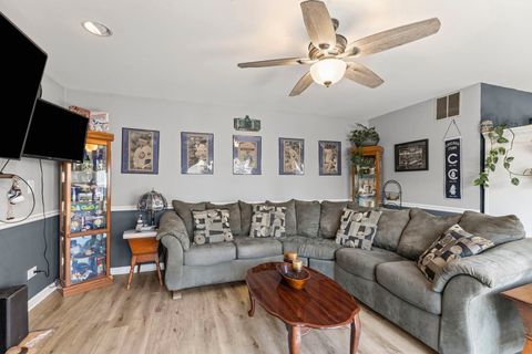 Tiny photo for 1549 Hollytree Lane, Crystal Lake, IL 60014 (MLS # 12484818)