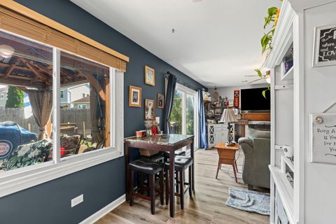 Tiny photo for 1549 Hollytree Lane, Crystal Lake, IL 60014 (MLS # 12484818)