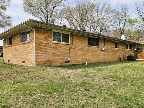 Tiny photo for 700 Magnolia Avenue, Mt Vernon, IL 62864 (MLS # 12611201)