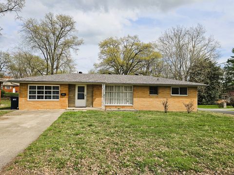 Tiny photo for 700 Magnolia Avenue, Mt Vernon, IL 62864 (MLS # 12611201)