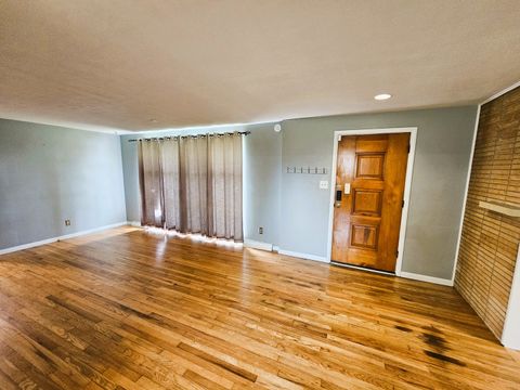 Tiny photo for 700 Magnolia Avenue, Mt Vernon, IL 62864 (MLS # 12611201)