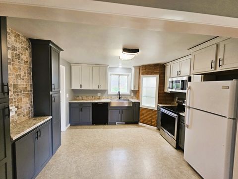Tiny photo for 700 Magnolia Avenue, Mt Vernon, IL 62864 (MLS # 12611201)