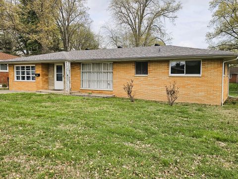 Tiny photo for 700 Magnolia Avenue, Mt Vernon, IL 62864 (MLS # 12611201)