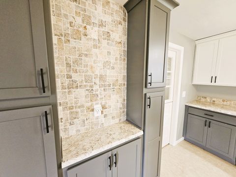 Tiny photo for 700 Magnolia Avenue, Mt Vernon, IL 62864 (MLS # 12611201)
