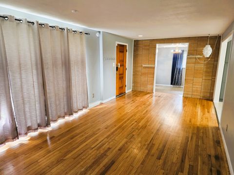 Tiny photo for 700 Magnolia Avenue, Mt Vernon, IL 62864 (MLS # 12611201)