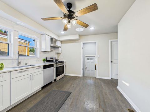 Tiny photo for 2719 W 94th Street, Evergreen Park, IL 60805 (MLS # 12459432)