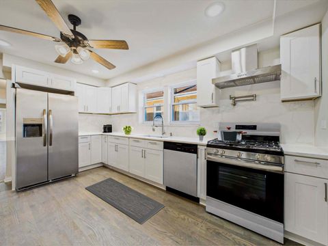 Tiny photo for 2719 W 94th Street, Evergreen Park, IL 60805 (MLS # 12459432)