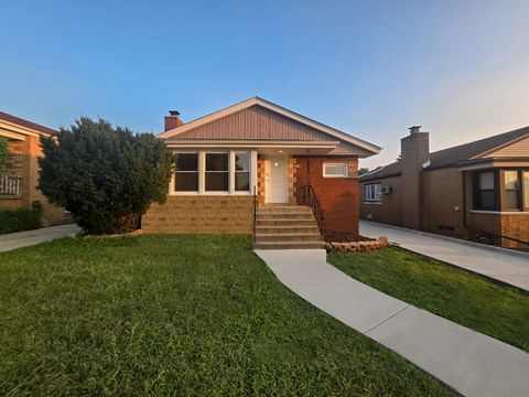 Photo of 2719 W 94th Street, Evergreen Park, IL 60805 (MLS # 12459432)