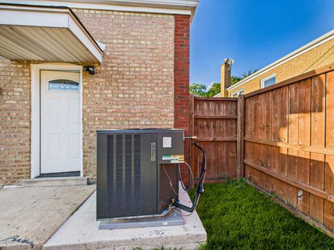 Tiny photo for 2719 W 94th Street, Evergreen Park, IL 60805 (MLS # 12459432)