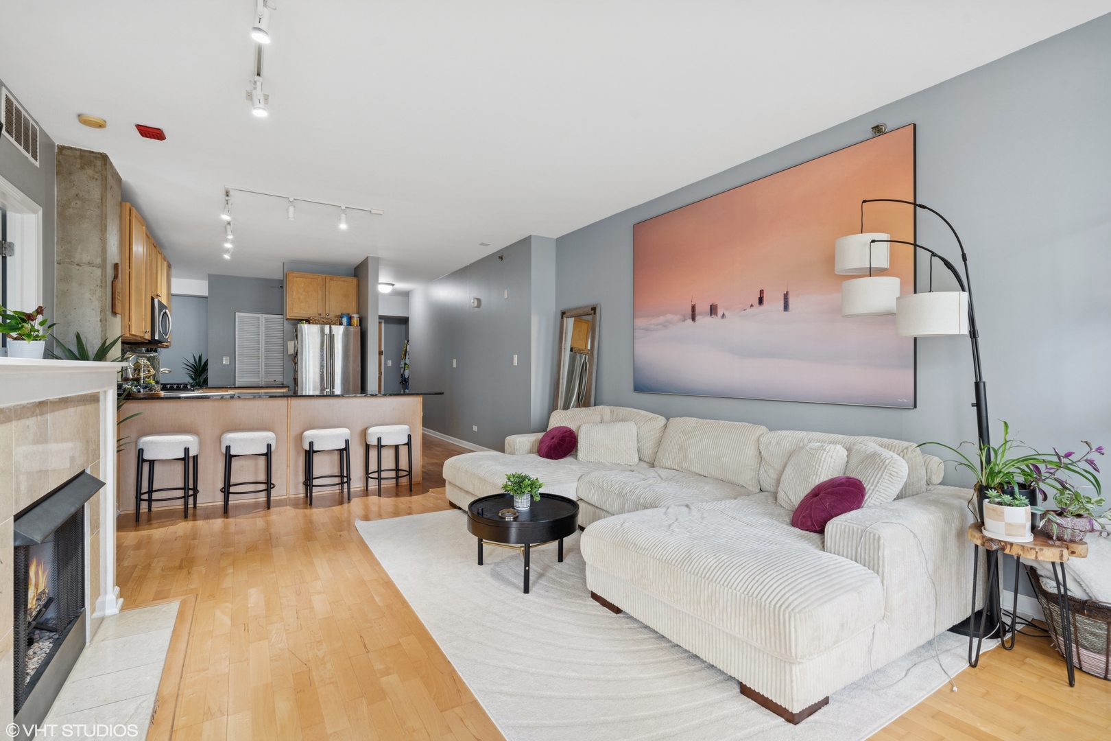 1212 N Wells Street 402