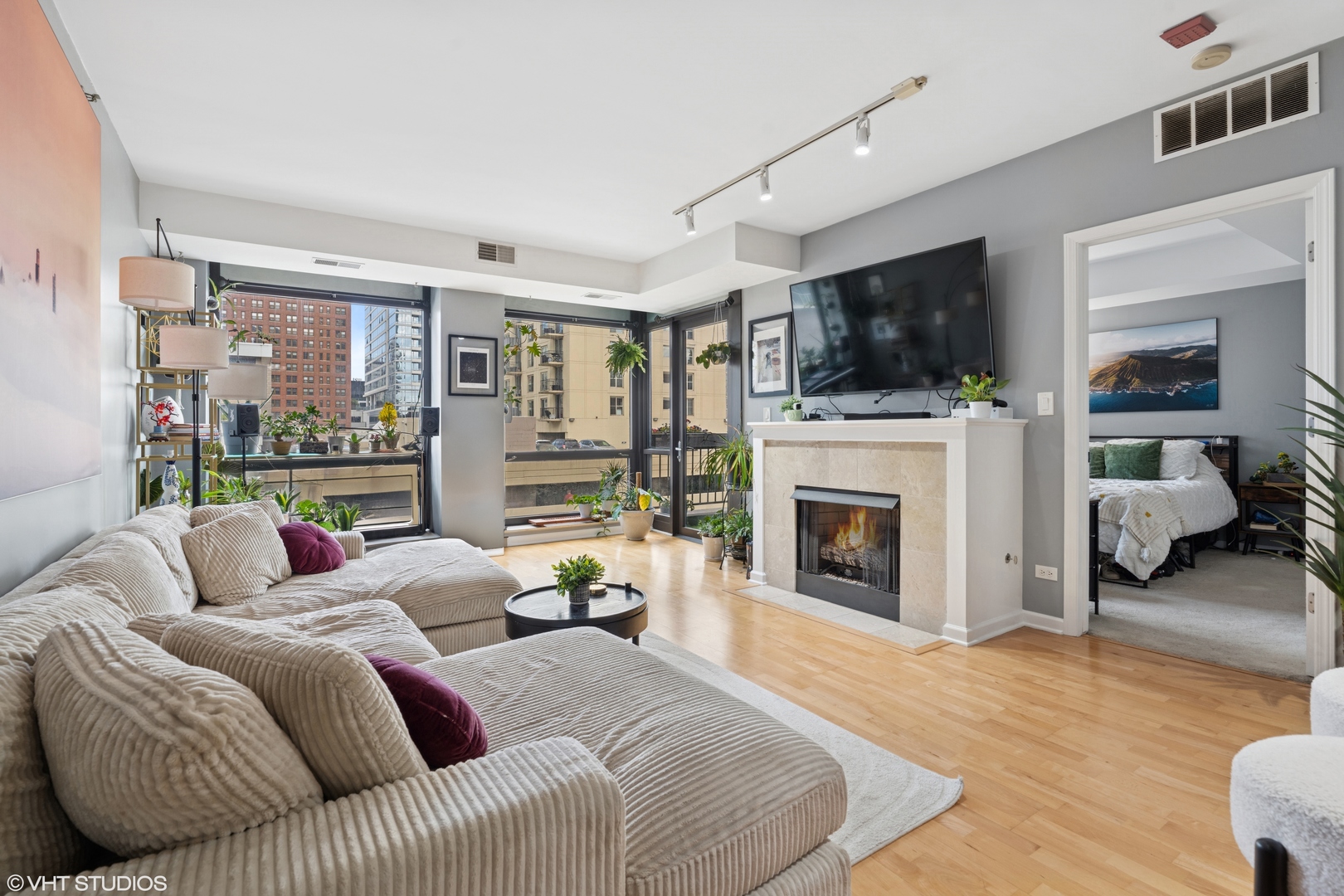 1212 N Wells Street 402