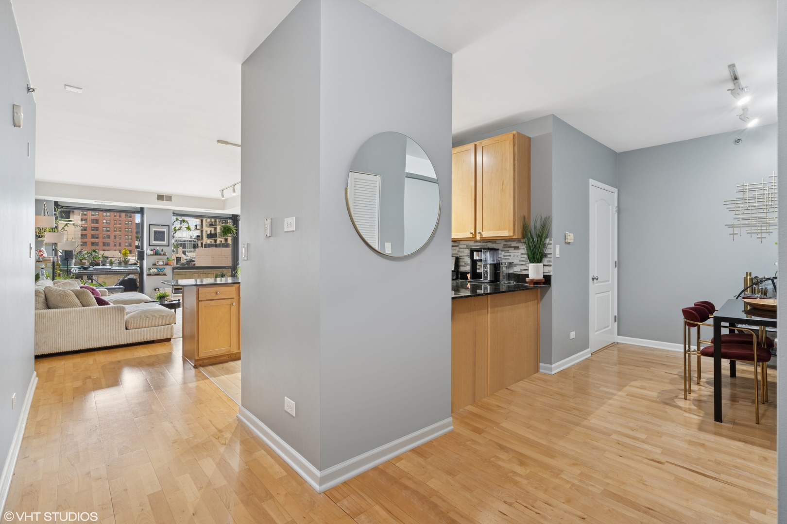 1212 N Wells Street 402